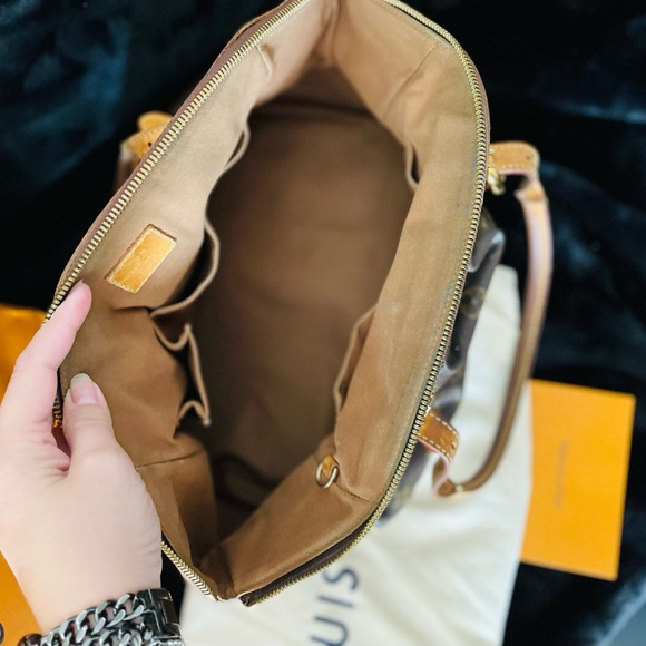 Authentic Louis Vuitton Tivoli GM - Picture 6 of 15